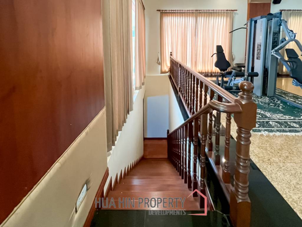 Exclusive 6-Bedroom Villa For Sale in Palm Hills Cha Am