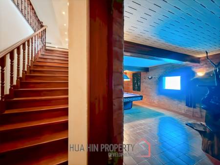 Exclusive 6-Bedroom Villa For Sale in Palm Hills Cha Am