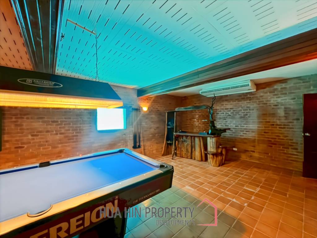 Exclusive 6-Bedroom Villa For Sale in Palm Hills Cha Am