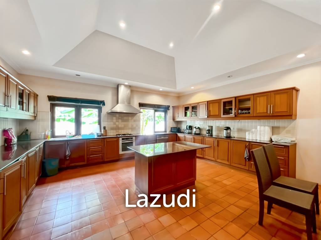 Exclusive 6-Bedroom Villa For Sale in Palm Hills Cha Am