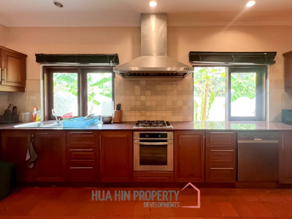 Exclusive 6-Bedroom Villa For Sale in Palm Hills Cha Am