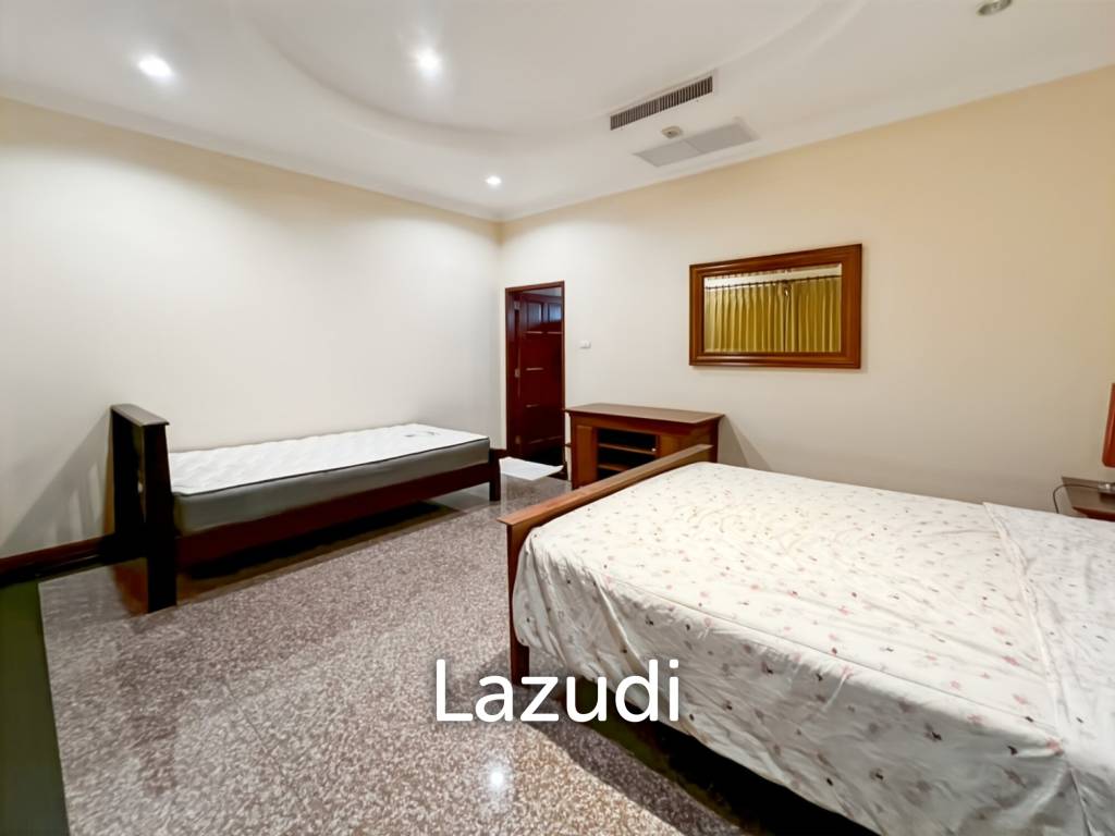 Exclusive 6-Bedroom Villa For Sale in Palm Hills Cha Am