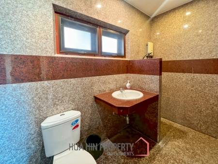 Exclusive 6-Bedroom Villa For Sale in Palm Hills Cha Am