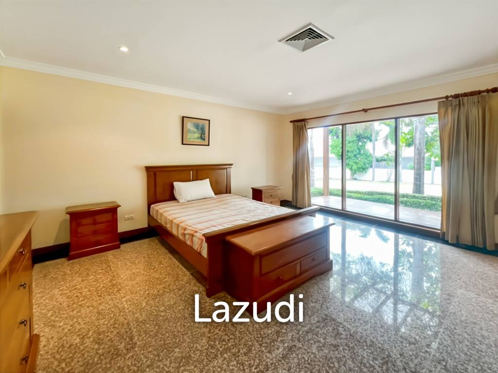 Exclusive 6-Bedroom Villa For Sale in Palm Hills Cha Am