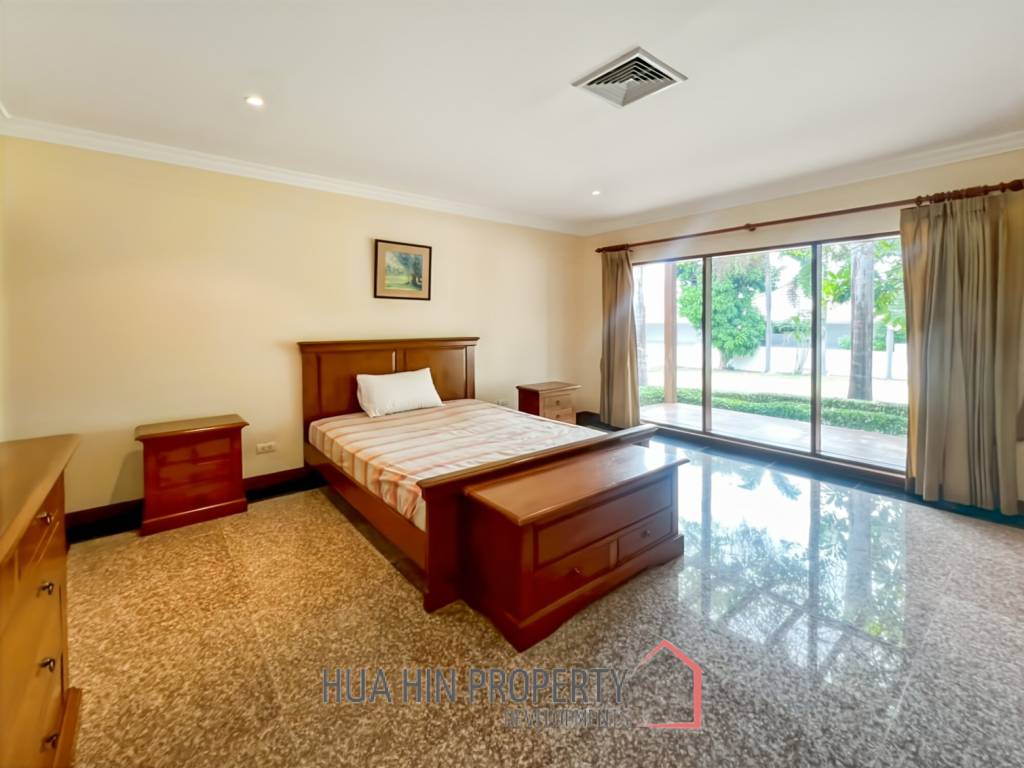 Exclusive 6-Bedroom Villa For Sale in Palm Hills Cha Am