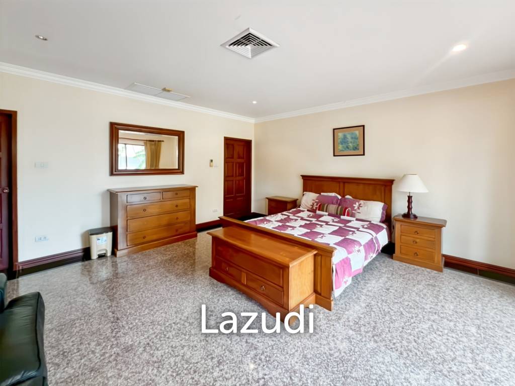Exclusive 6-Bedroom Villa For Sale in Palm Hills Cha Am