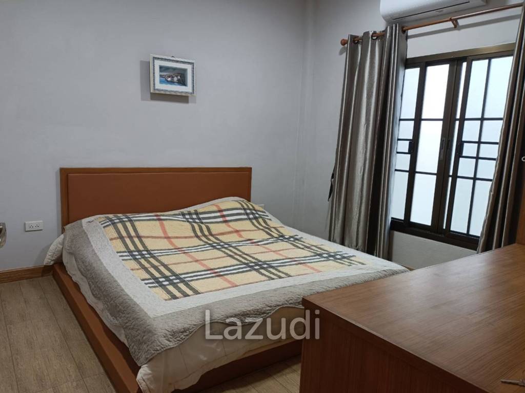 Restaurant and 6 Guest Houses Resort For Sale in Ban Du