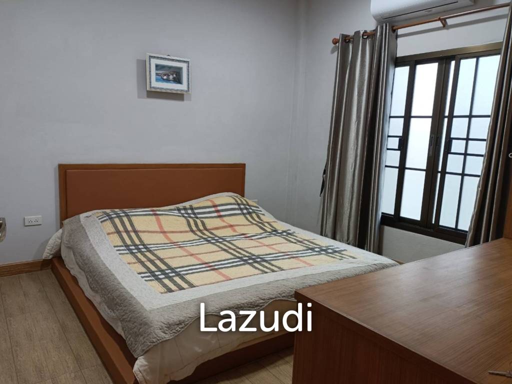 Restaurant and 6 Guest Houses Resort For Sale in Ban Du