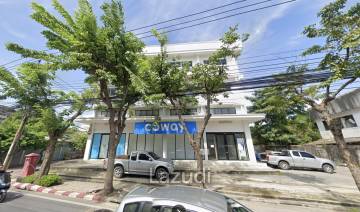 Ultra Luxurious Retail Space in Bang Chak Bangkok
