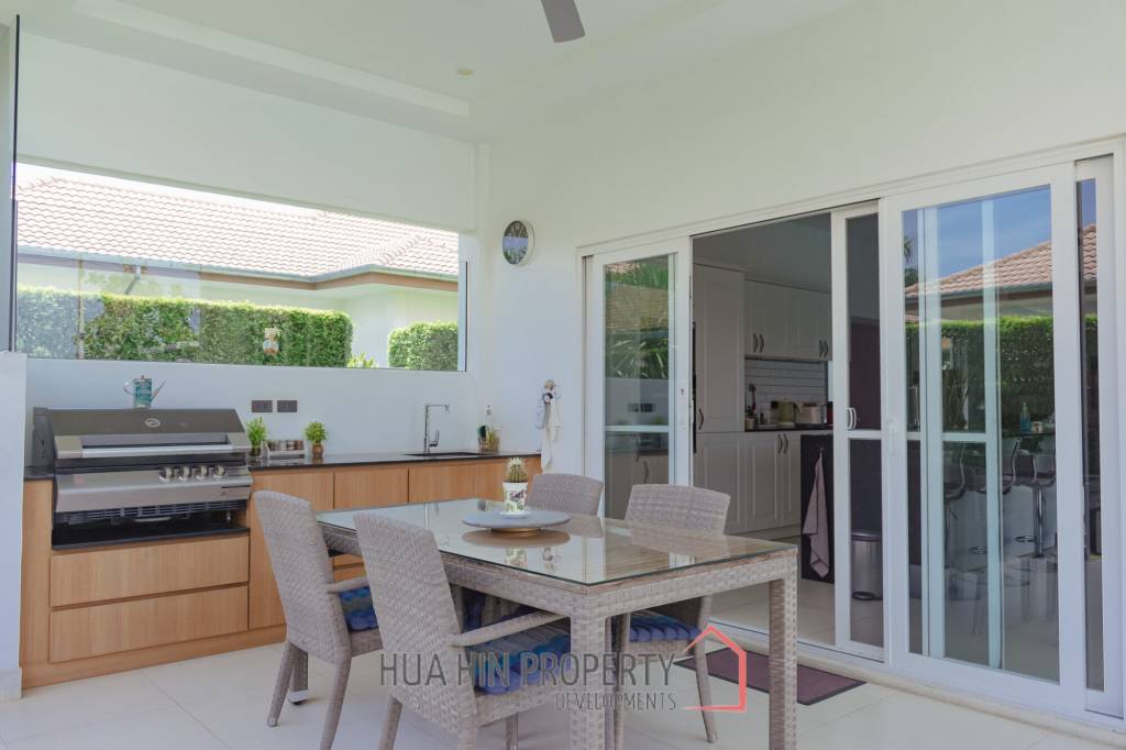 Modern 3 bed pool Villa in Mali Prestige