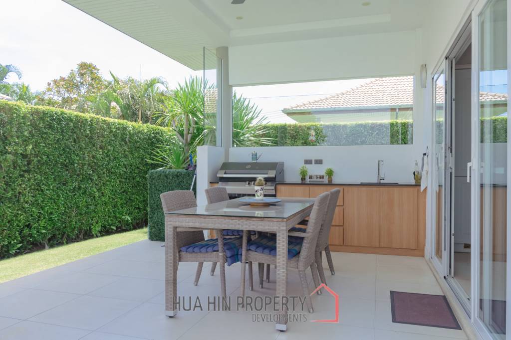 Modern 3 bed pool Villa in Mali Prestige