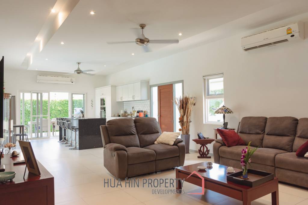 Modern 3 bed pool Villa in Mali Prestige