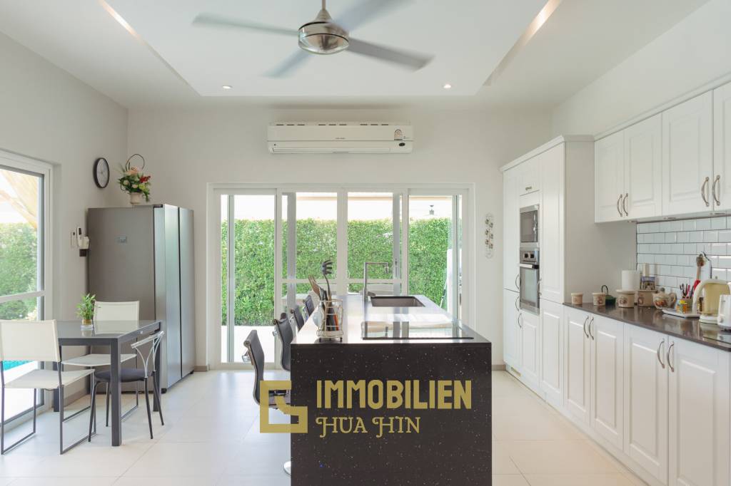 Modern 3 bed pool Villa in Mali Prestige
