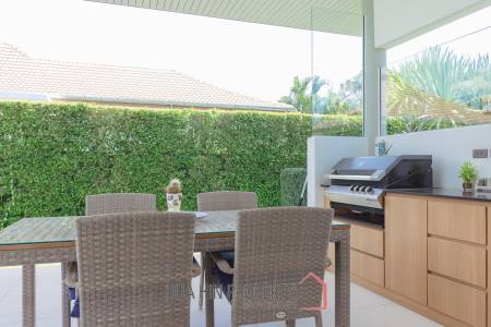 Modern 3 bed pool Villa in Mali Prestige