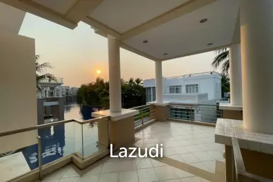 Blue Lagoon: Large 2 Bed Luxury Condo with Hotel Facilities
