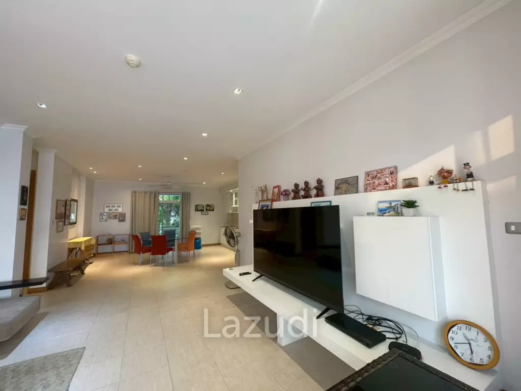 Blue Lagoon: Large 2 Bed Luxury Condo with Hotel Facilities