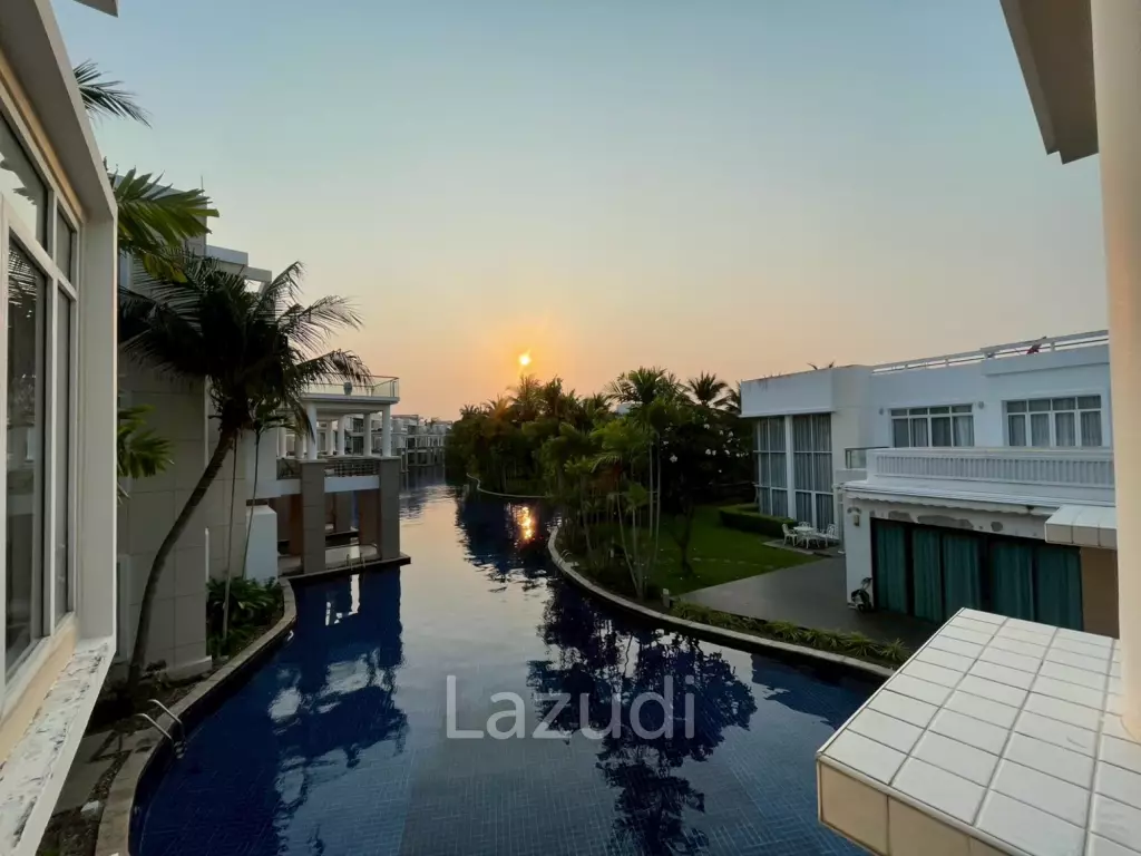 Blue Lagoon: Large 2 Bed Luxury Condo with Hotel Facilities