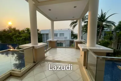 Blue Lagoon: Large 2 Bed Luxury Condo with Hotel Facilities