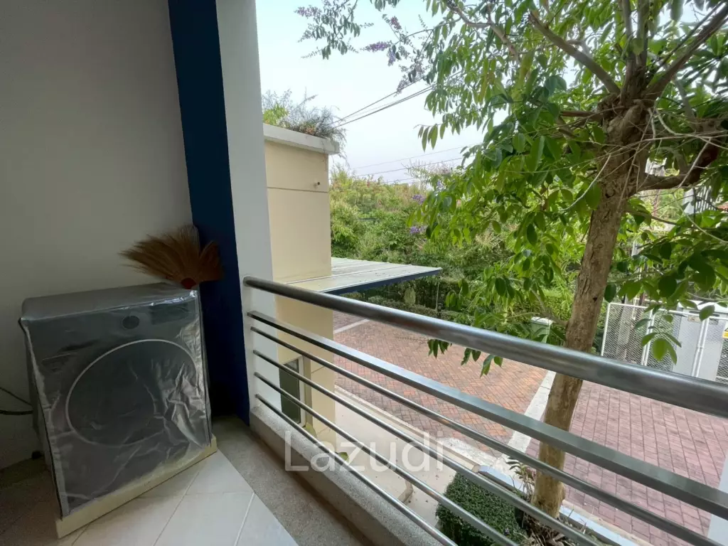 Blue Lagoon: Large 2 Bed Luxury Condo with Hotel Facilities