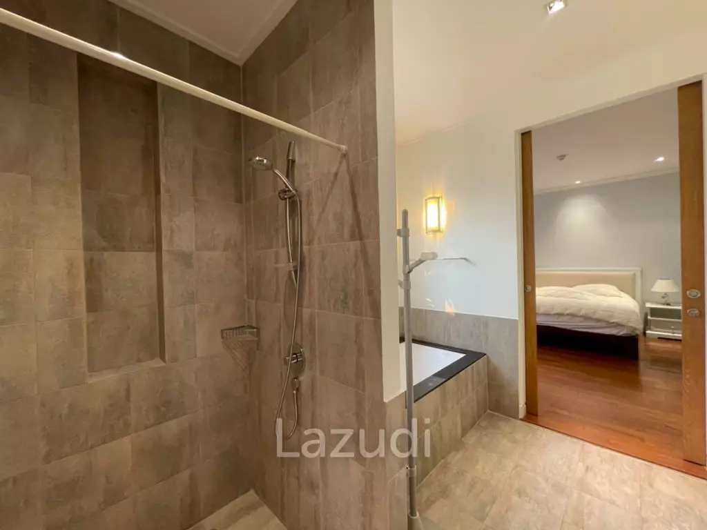 Blue Lagoon: Large 2 Bed Luxury Condo with Hotel Facilities