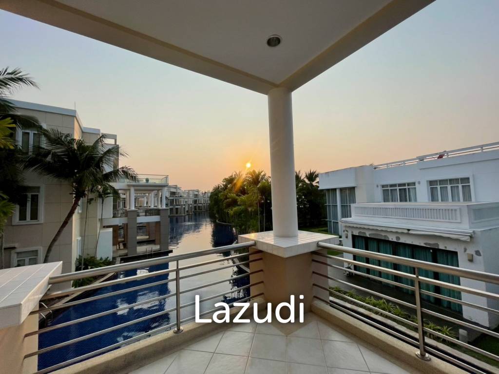 Blue Lagoon: Large 2 Bed Luxury Condo with Hotel Facilities