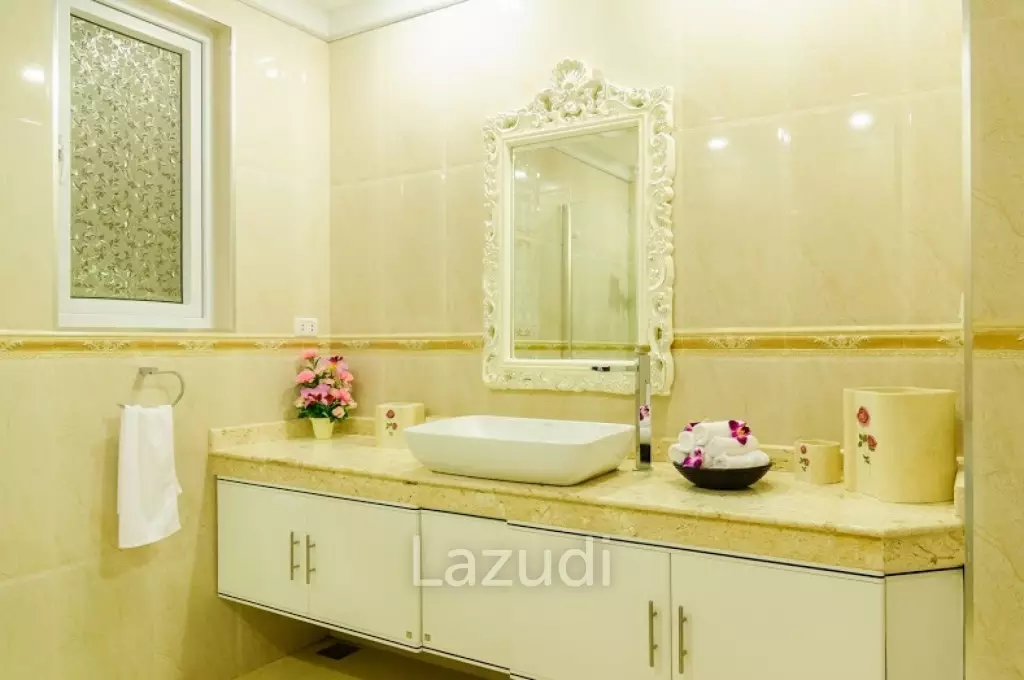 Beachfront 4 Bedroom Pool Villa At Laguna