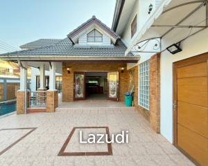 5 Bedrooms 4 Bathrooms 200 SQ.M. Central Park 5