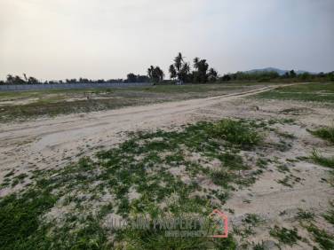 200 SQWA of Subdivided Home Development Plots Near Black Mountain Golf