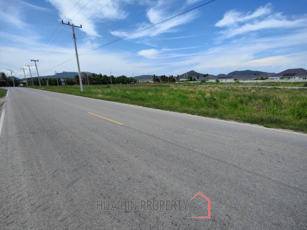 Scenic Freehold Corner Plot 1-0-78.9 Rai Near Black Mountain Golf
