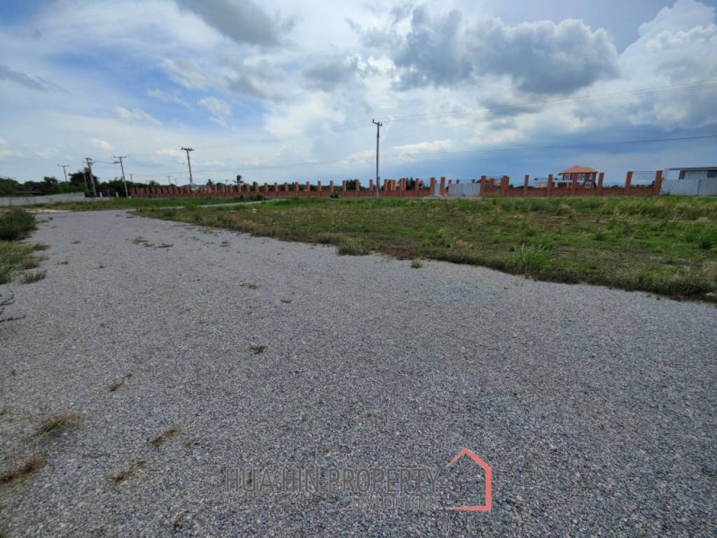 Scenic Freehold Corner Plot 1-0-78.9 Rai Near Black Mountain Golf