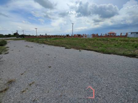 Scenic Freehold Corner Plot 1-0-78.9 Rai Near Black Mountain Golf