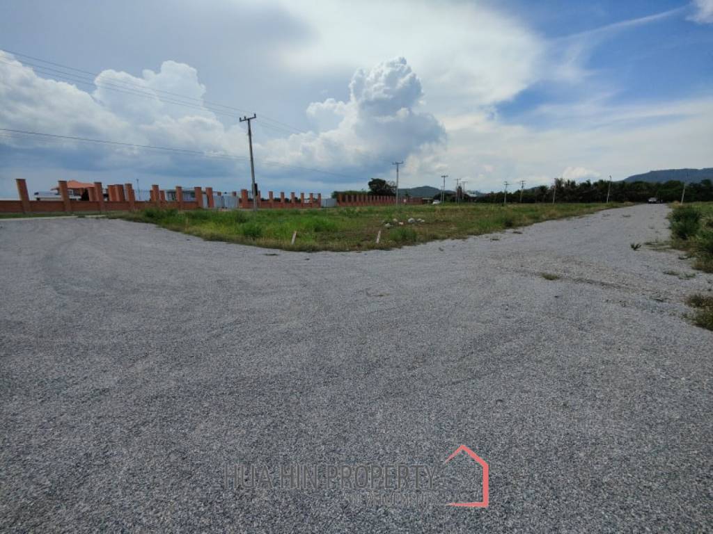 Scenic Freehold Corner Plot 1-0-78.9 Rai Near Black Mountain Golf