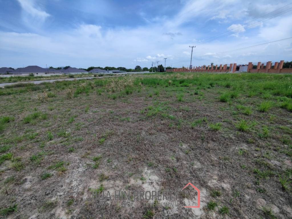 Prime Freehold Land 1-0-30 Rai in Scenic Hin Lek Fai Near Black Mountain Golf