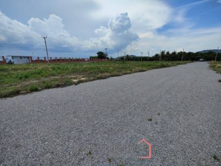 Prime Freehold Land 1-0-30 Rai in Scenic Hin Lek Fai Near Black Mountain Golf