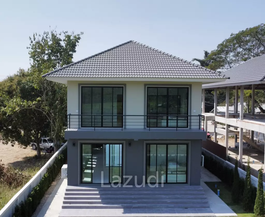 Beautiful new 3 bed 4 bath house with mountain views