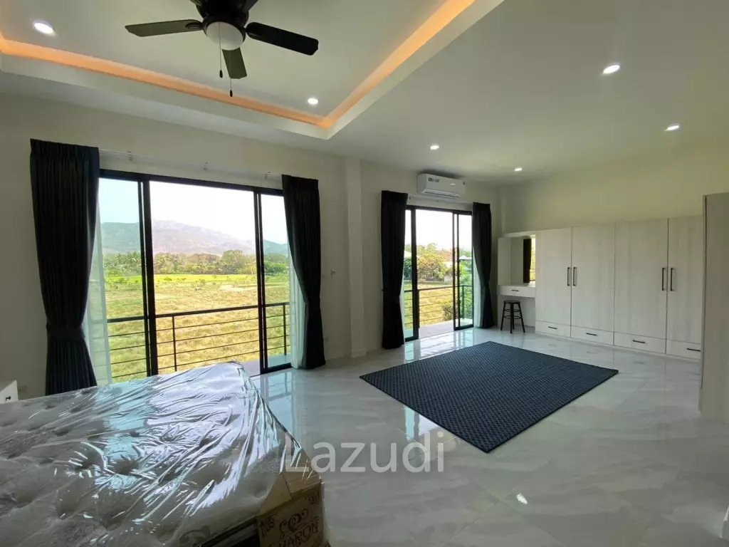 Beautiful new 3 bed 4 bath house with mountain views