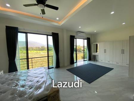 Beautiful new 3 bed 4 bath house with mountain views