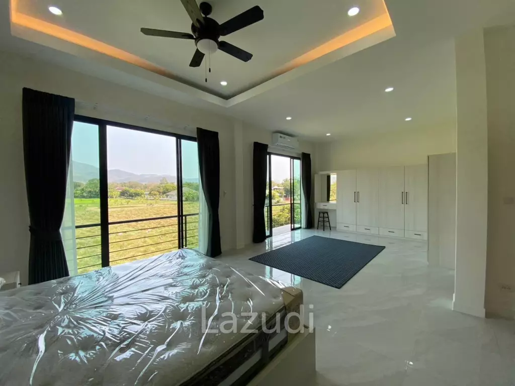 Beautiful new 3 bed 4 bath house with mountain views