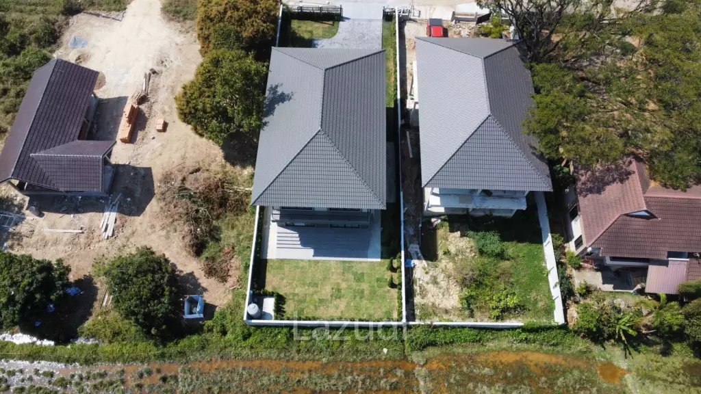 Beautiful new 3 bed 4 bath house with mountain views