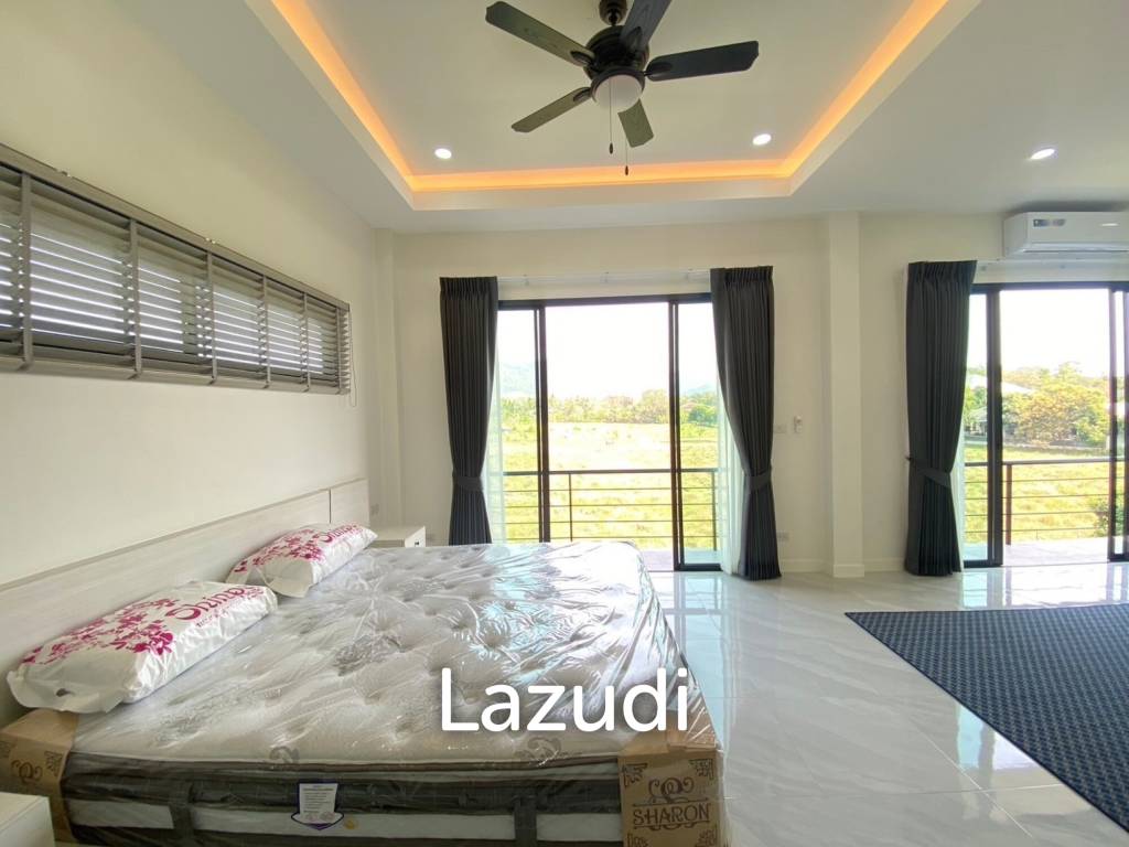 Beautiful new 3 bed 4 bath house with mountain views