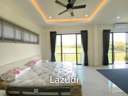 Beautiful new 3 bed 4 bath house with mountain views