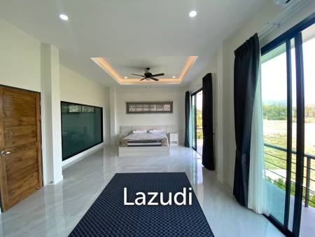 Beautiful new 3 bed 4 bath house with mountain views
