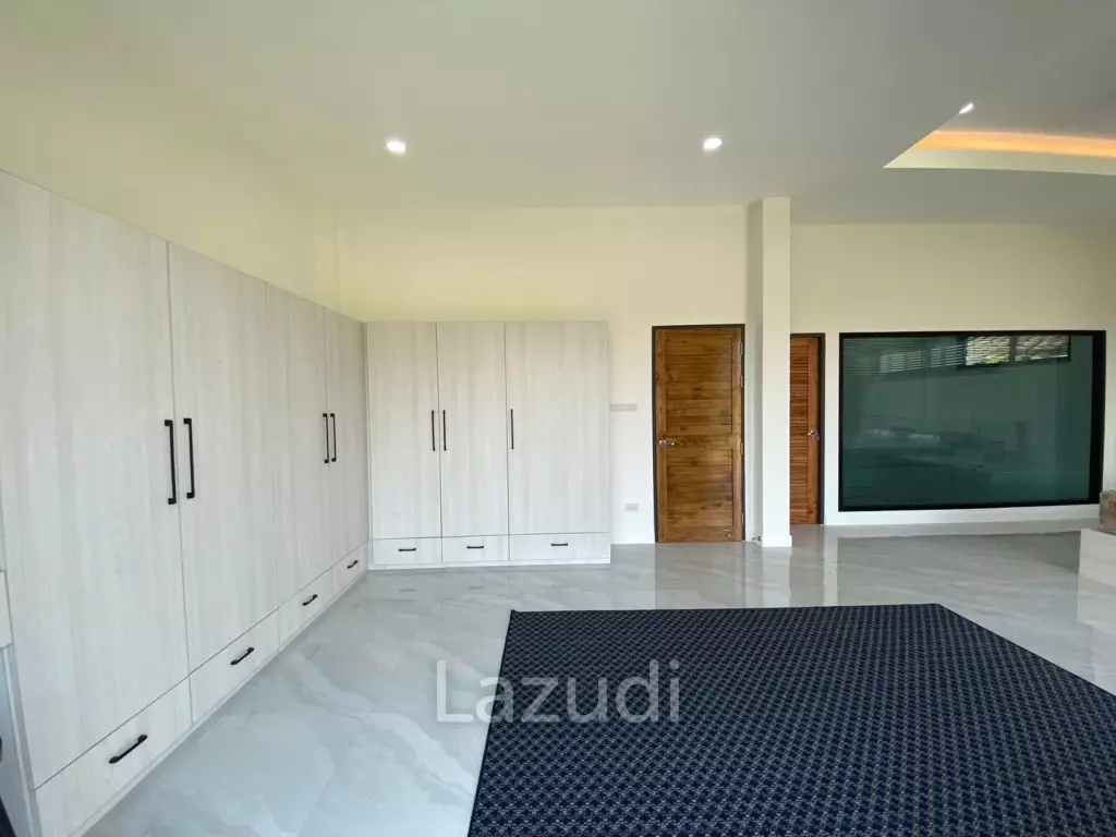 Beautiful new 3 bed 4 bath house with mountain views