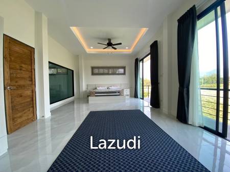 Beautiful new 3 bed 4 bath house with mountain views