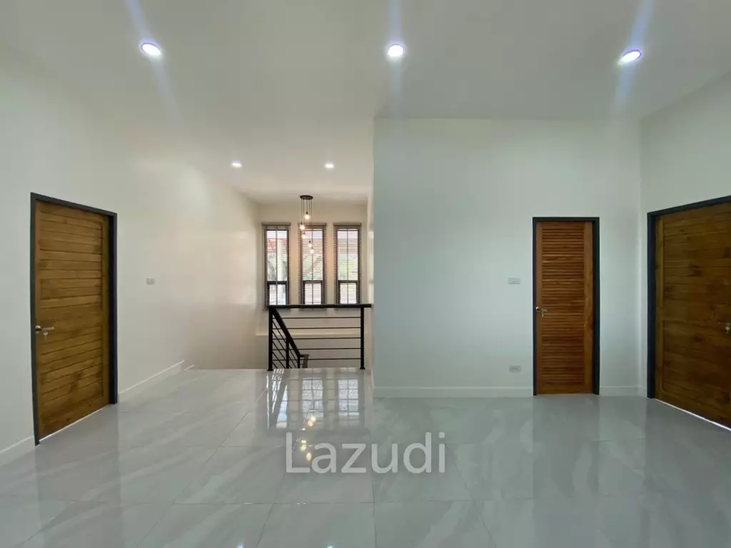 Beautiful new 3 bed 4 bath house with mountain views