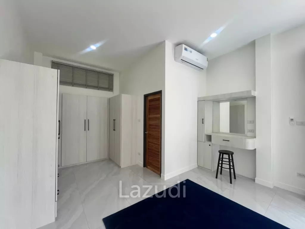 Beautiful new 3 bed 4 bath house with mountain views