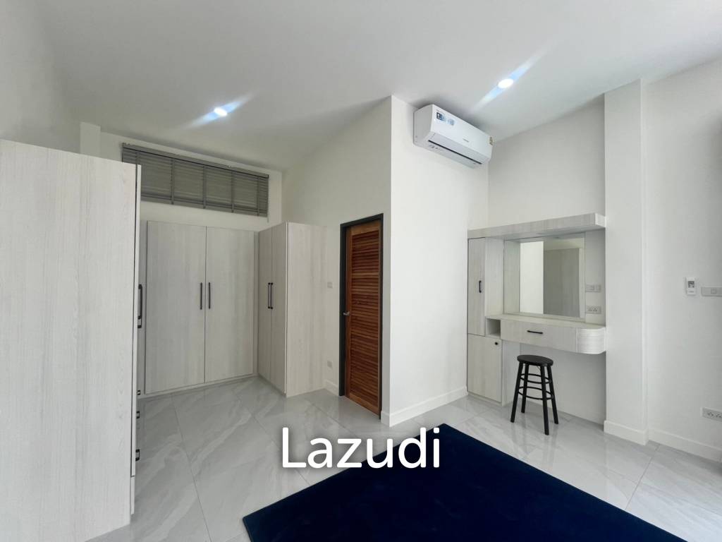 Beautiful new 3 bed 4 bath house with mountain views