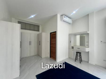 Beautiful new 3 bed 4 bath house with mountain views