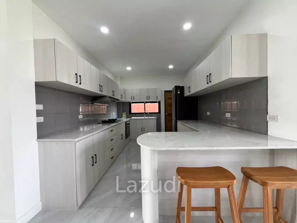 Beautiful new 3 bed 4 bath house with mountain views