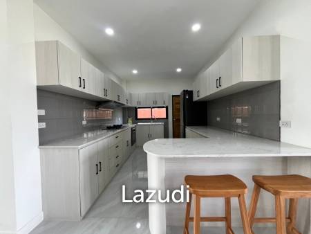 Beautiful new 3 bed 4 bath house with mountain views